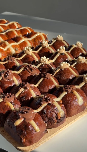 Kinder Bueno Hot Cross Buns (6pack)
